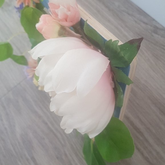 Flower Frame [3.7 x 3.7” opening] - Picture 4 of 7